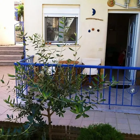 Semesterbostad Blue House *